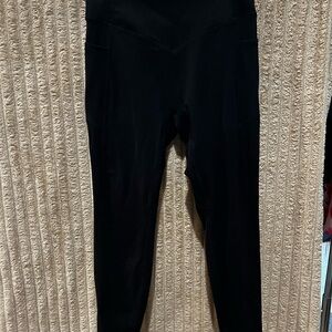 HALARA Classic Black Leggings NWT. Size large